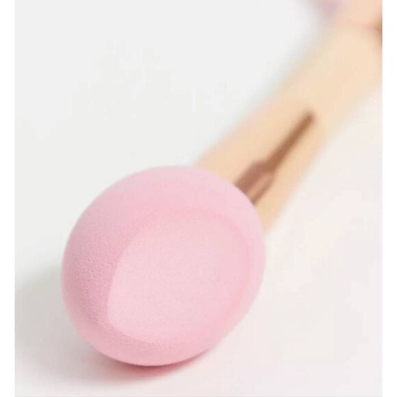 Revolution Beauty Conceal & Fix Setting Powder Duo Brush - Picture 11 of 11